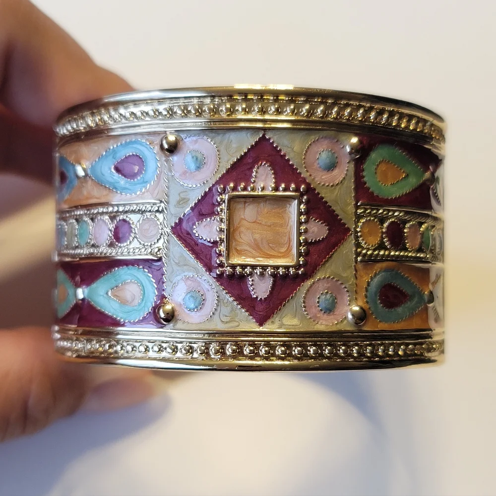 Egyptian Revival Enamel Cuff Bracelet, Goldtone, Vintage, Estate - Picture 10 of 10